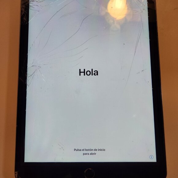 Apple iPad Air A1474 Tablet, 16GB, 9.7", WiFi Only, A7 Processor, w/Battery - Picture 13 of 14